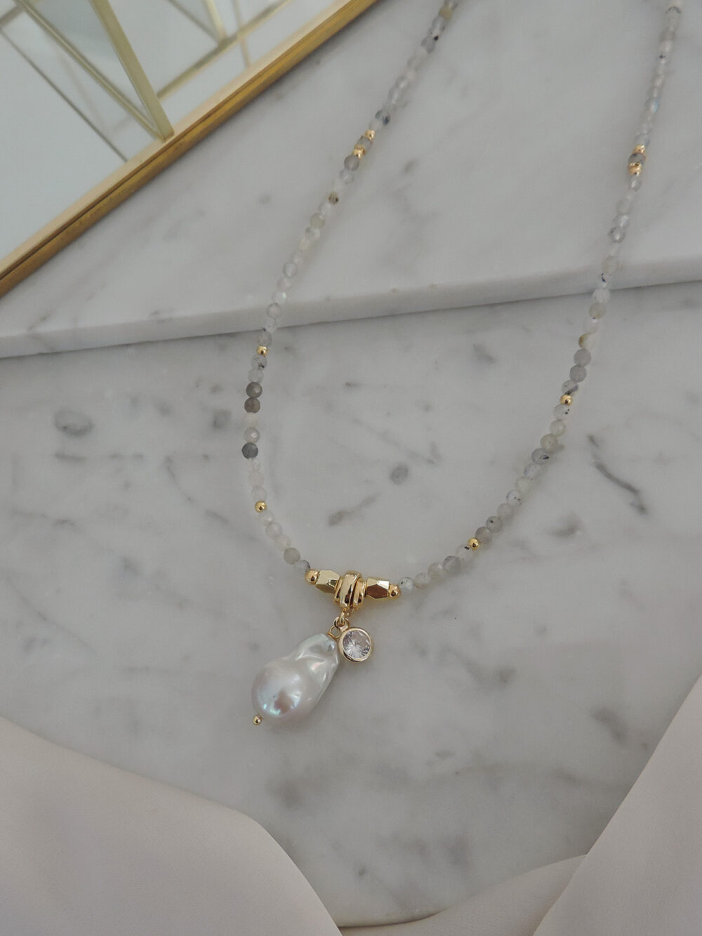 Collar Elvis